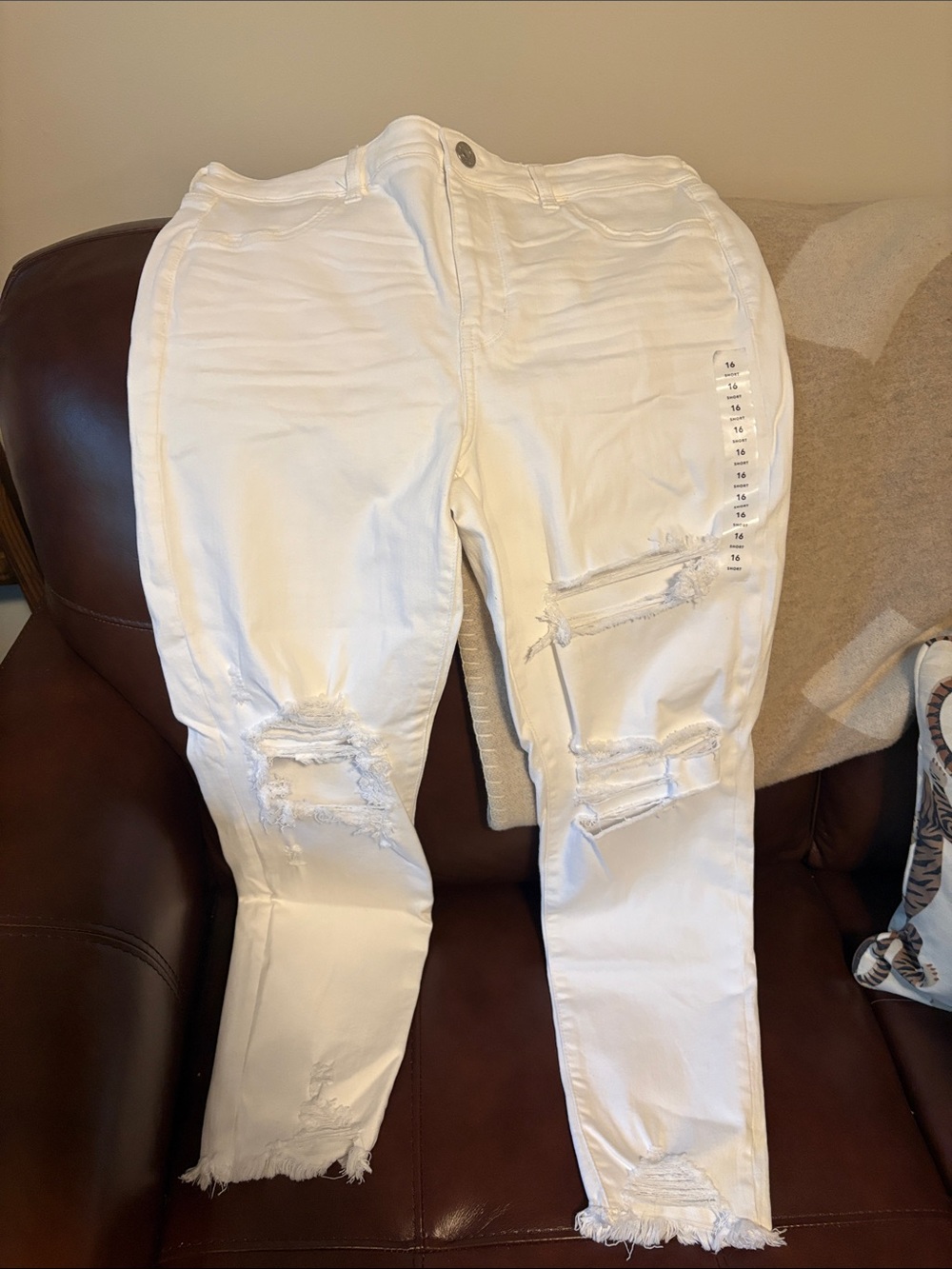 American Eagle White Distressed Women's Jeans - Classic High-Rise Ankle Jegging